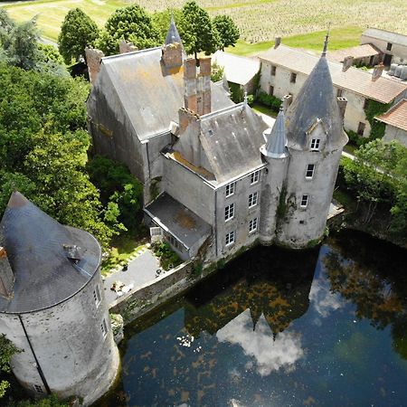 Chateau De La Preuille Bed & Breakfast Montaigu-Vendee Eksteriør bilde